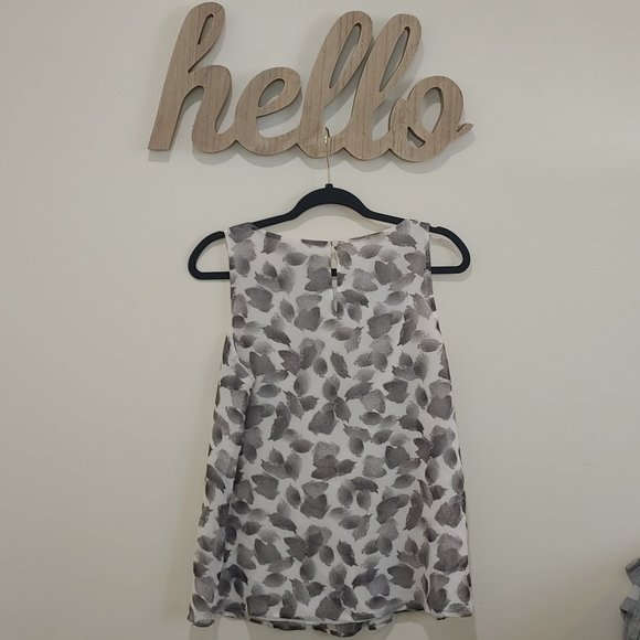 White House Black Market Abstract Leaf Print Sleeveless Lined Blouse (S) - Picture 3 of 4